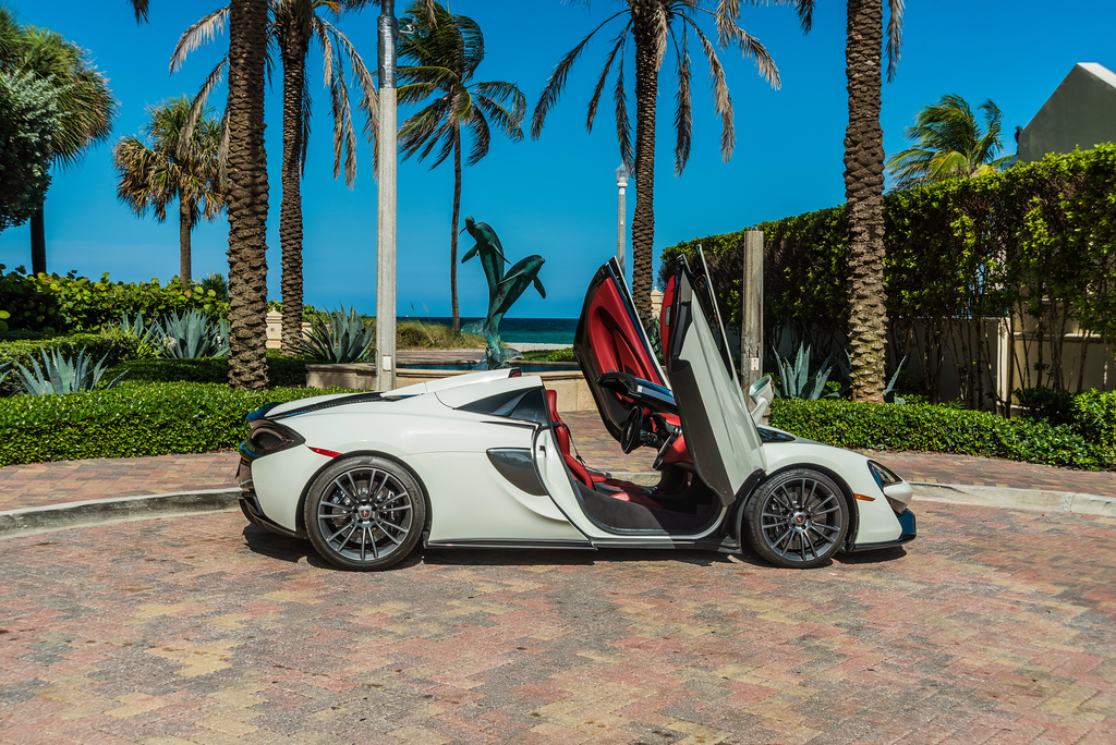 2019-MCLAREN 570S-CONVERTIBLE-WHITERED (10)