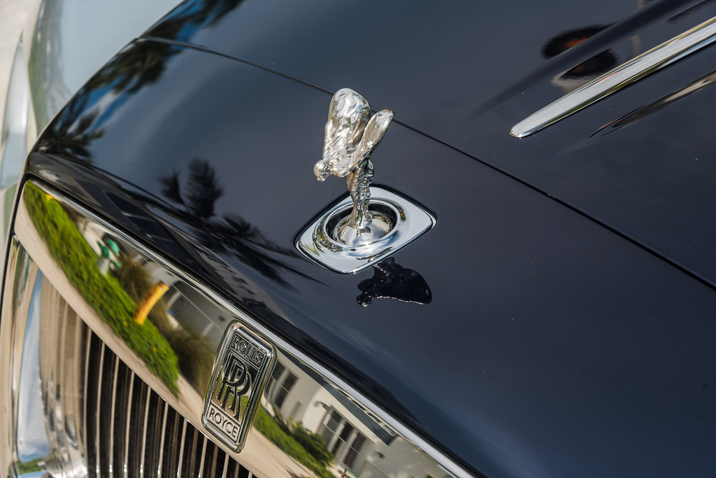 2019-ROLLS-ROYCE-DAWN-CONVERTIBLE-SILVERNAVYBLUE (8)