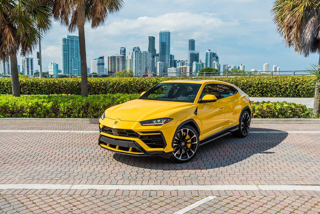 2022-LAMBORGHINI URUSYELLOWBLACK (1)