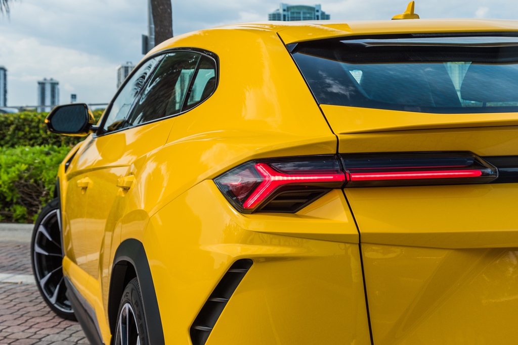 2022-LAMBORGHINI URUSYELLOWBLACK (28)