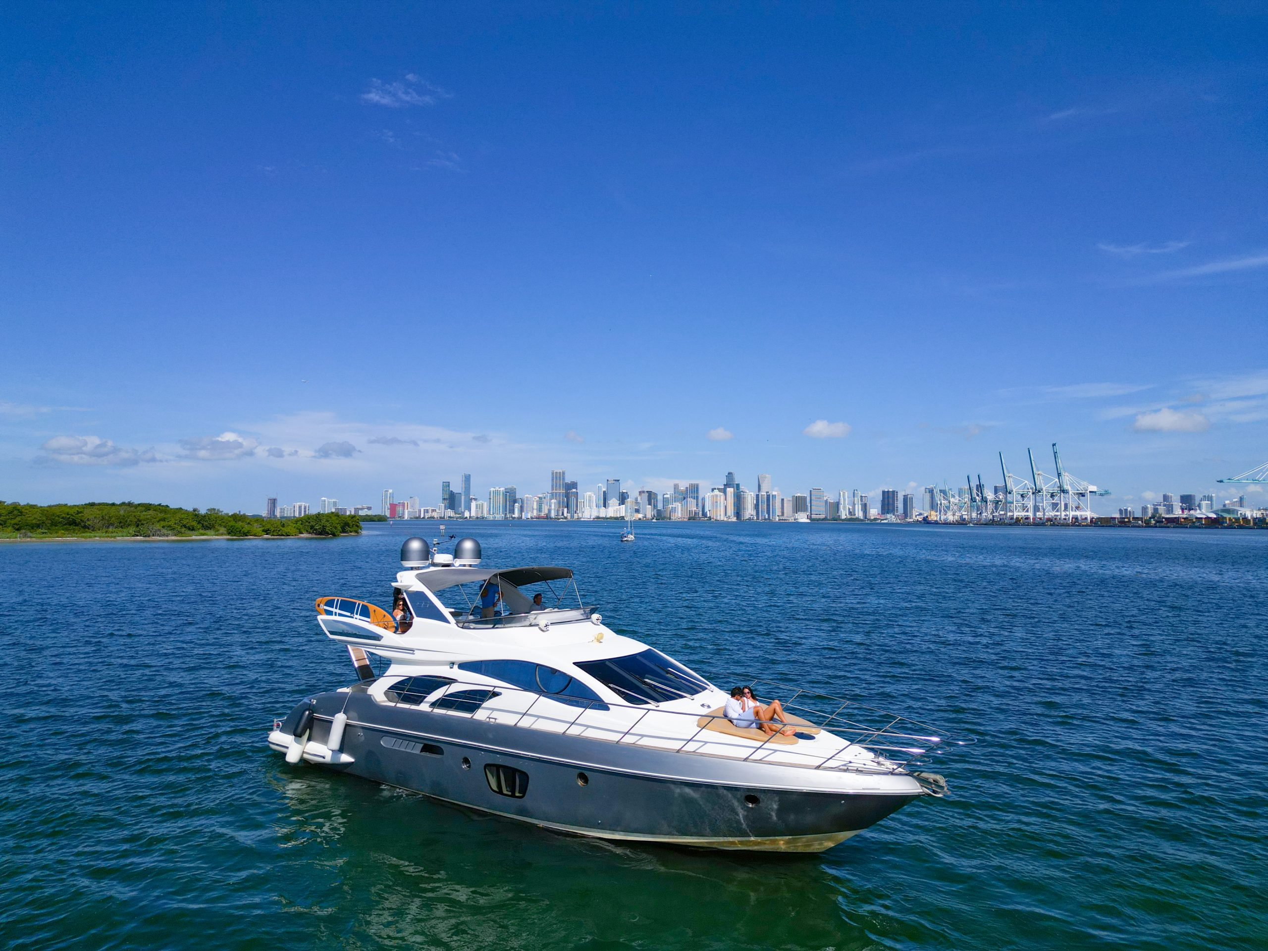 57Azimut-Flybridge-15-scaled-1.jpg