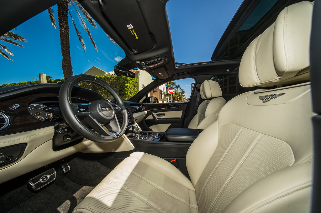 2019-BENTLEY-BENTAYGA-BLACKBEIGE (1)