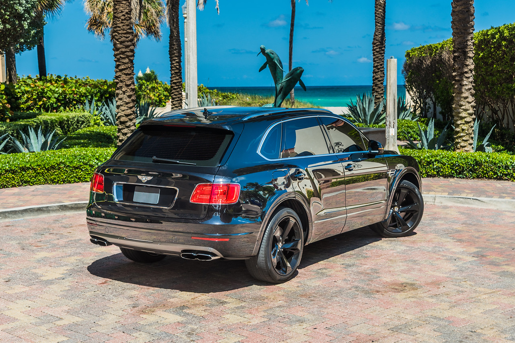 2019-BENTLEY-BENTAYGA-BLACKBEIGE (10)