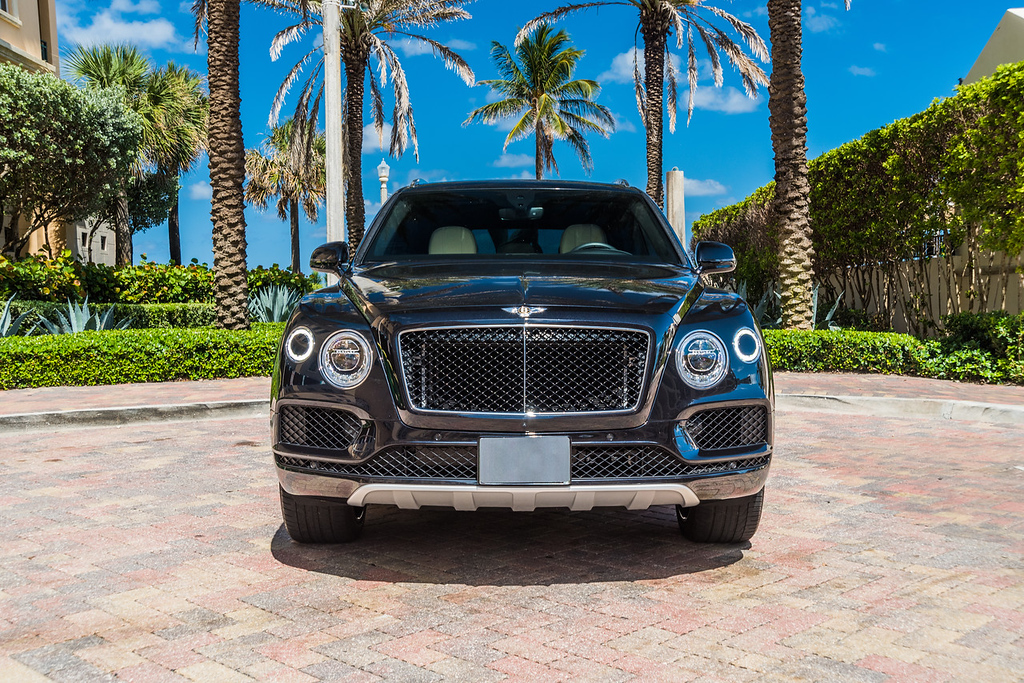 2019-BENTLEY-BENTAYGA-BLACKBEIGE (11)