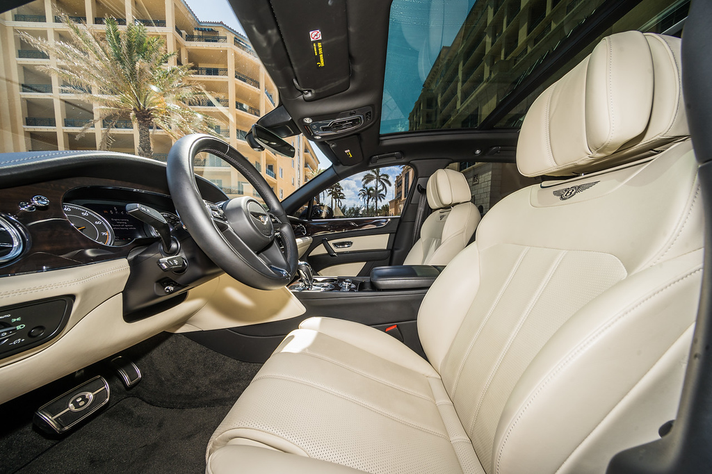 2019-BENTLEY-BENTAYGA-BLACKBEIGE (12)