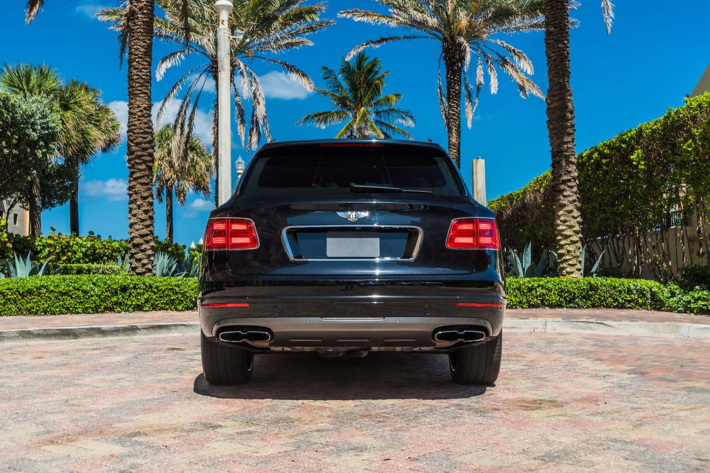 2019-BENTLEY-BENTAYGA-BLACKBEIGE (3)