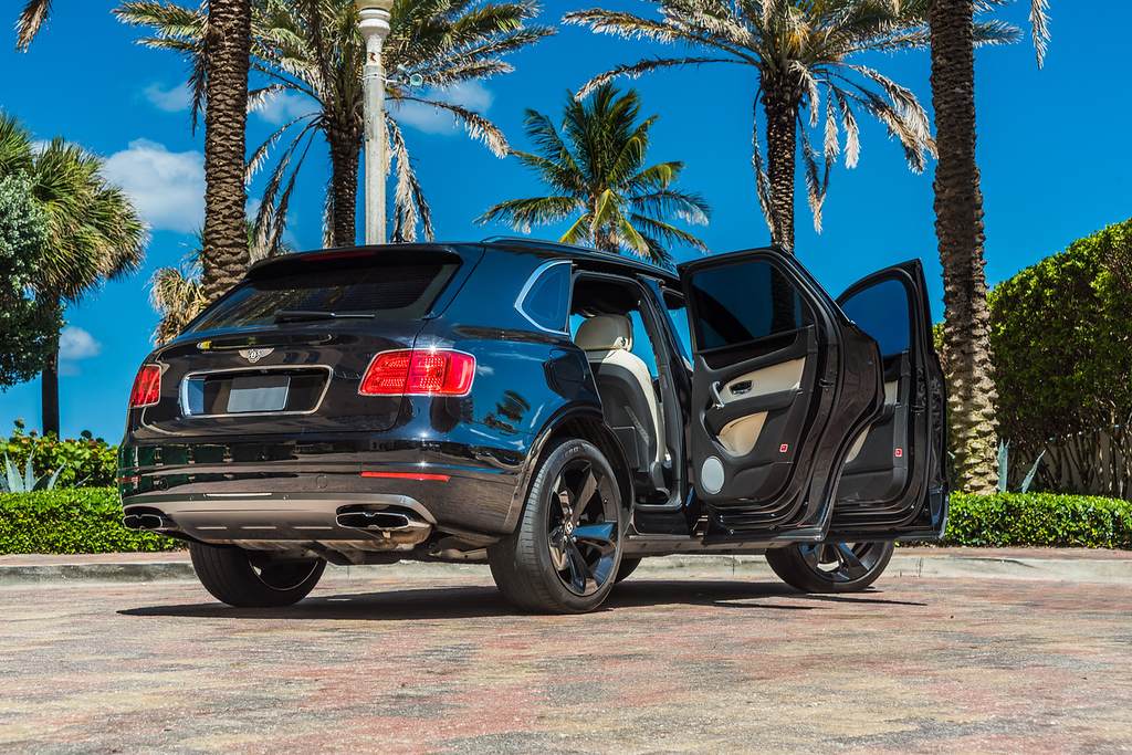 2019-BENTLEY-BENTAYGA-BLACKBEIGE (5)