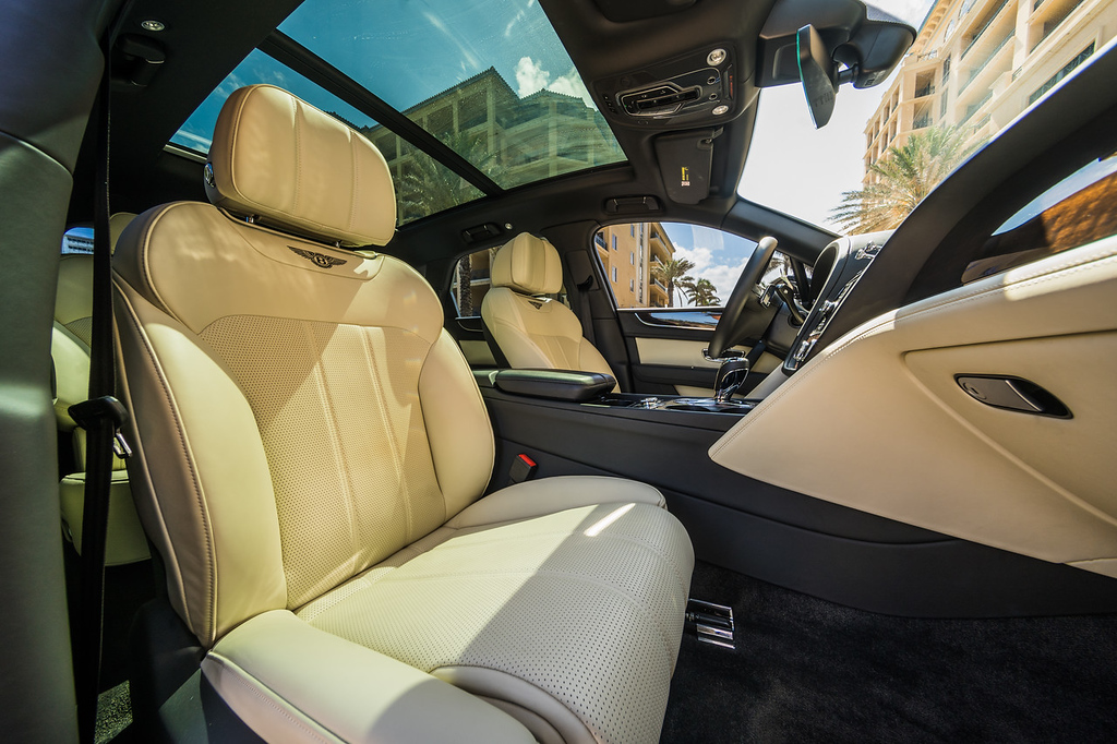 2019-BENTLEY-BENTAYGA-BLACKBEIGE (6)