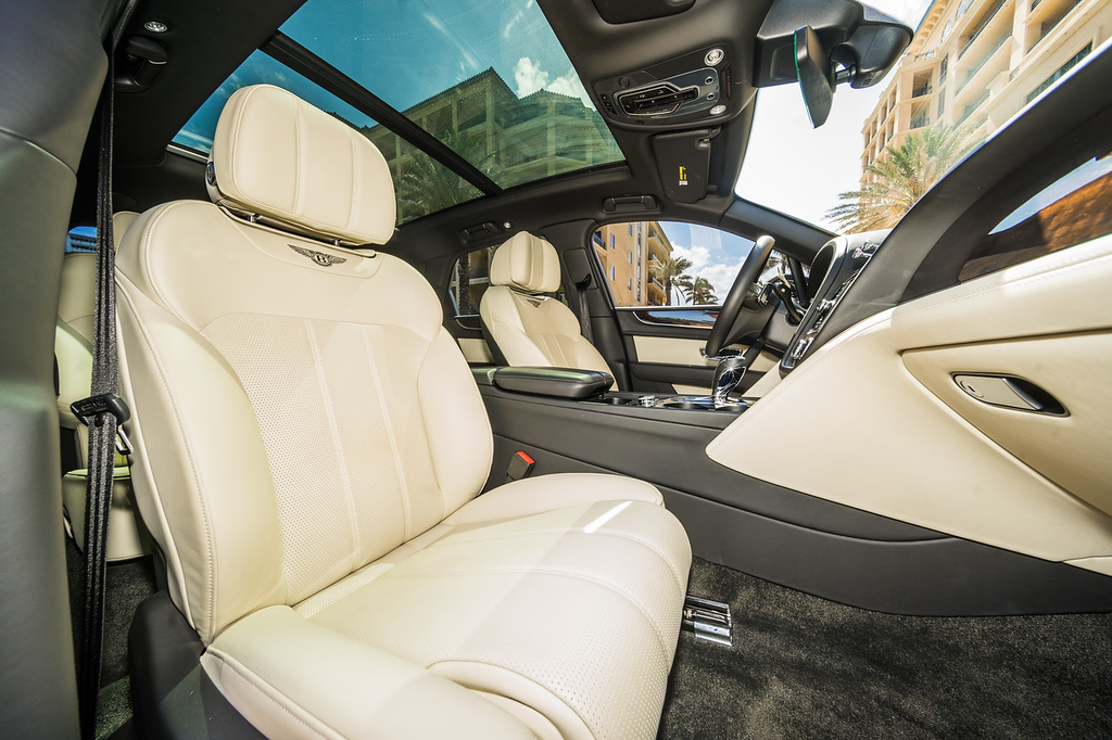 2019-BENTLEY-BENTAYGA-BLACKBEIGE (8)