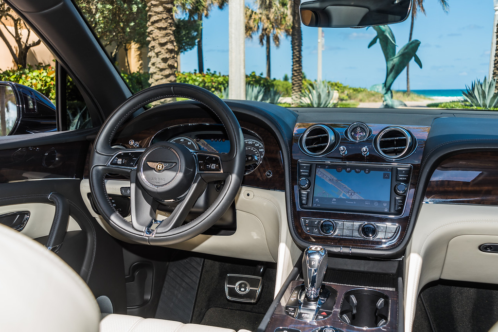 2019-BENTLEY-BENTAYGA-BLACKBEIGE (9)