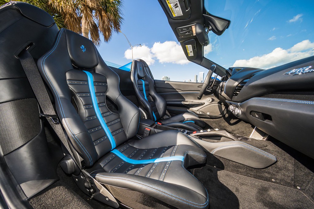 2019-FERRARI-488-CONVERTIBLE-BLUEBLACK (2)