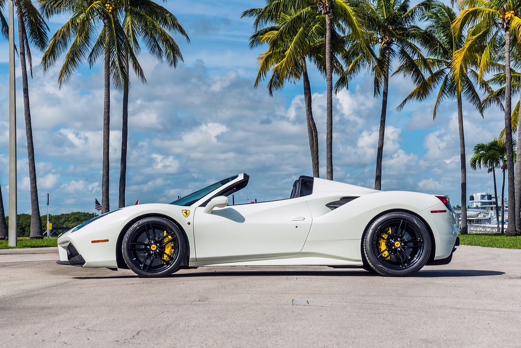 2019-FERRARI-488-CONVERTIBLE-WHITEBLACK (11)