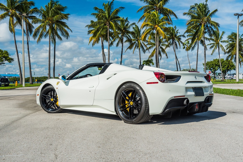 2019-FERRARI-488-CONVERTIBLE-WHITEBLACK (12)