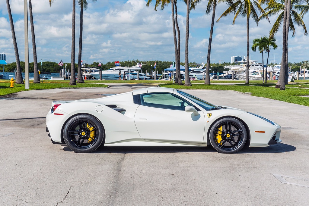 2019-FERRARI-488-CONVERTIBLE-WHITEBLACK (13)