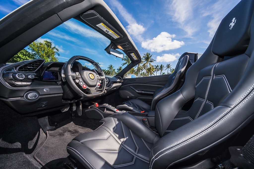 2019-FERRARI-488-CONVERTIBLE-WHITEBLACK (15)