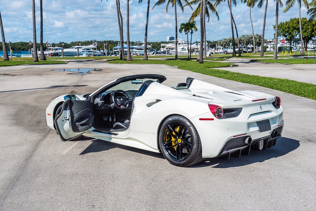 2019-FERRARI-488-CONVERTIBLE-WHITEBLACK (16)