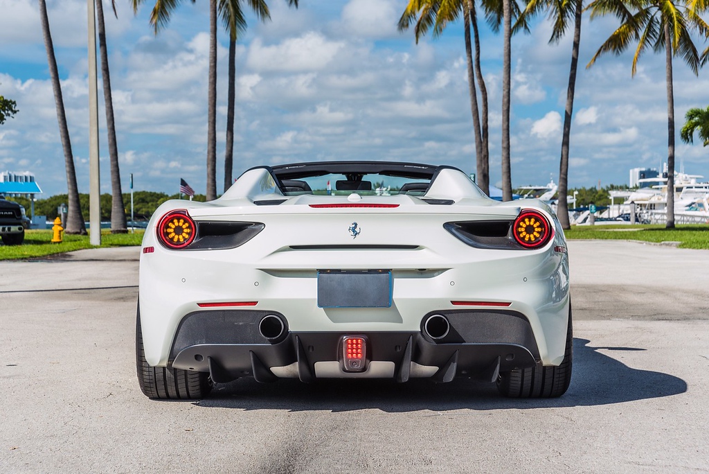 2019-FERRARI-488-CONVERTIBLE-WHITEBLACK (3)