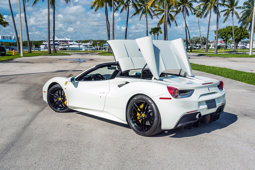 2019-FERRARI-488-CONVERTIBLE-WHITEBLACK (4)