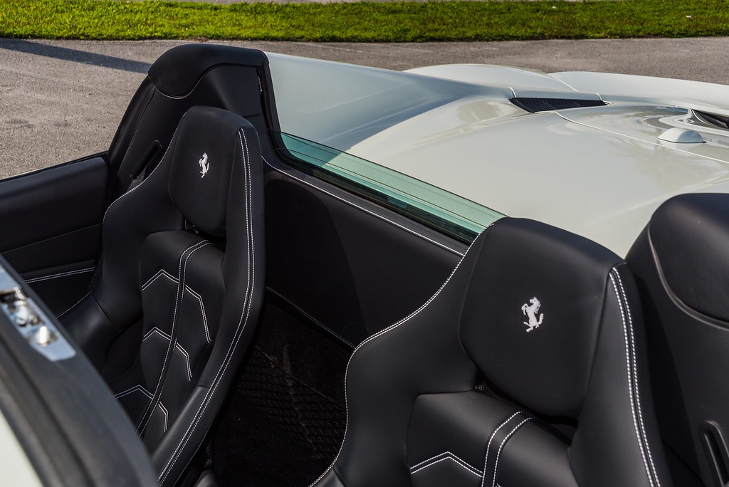 2019-FERRARI-488-CONVERTIBLE-WHITEBLACK (8)