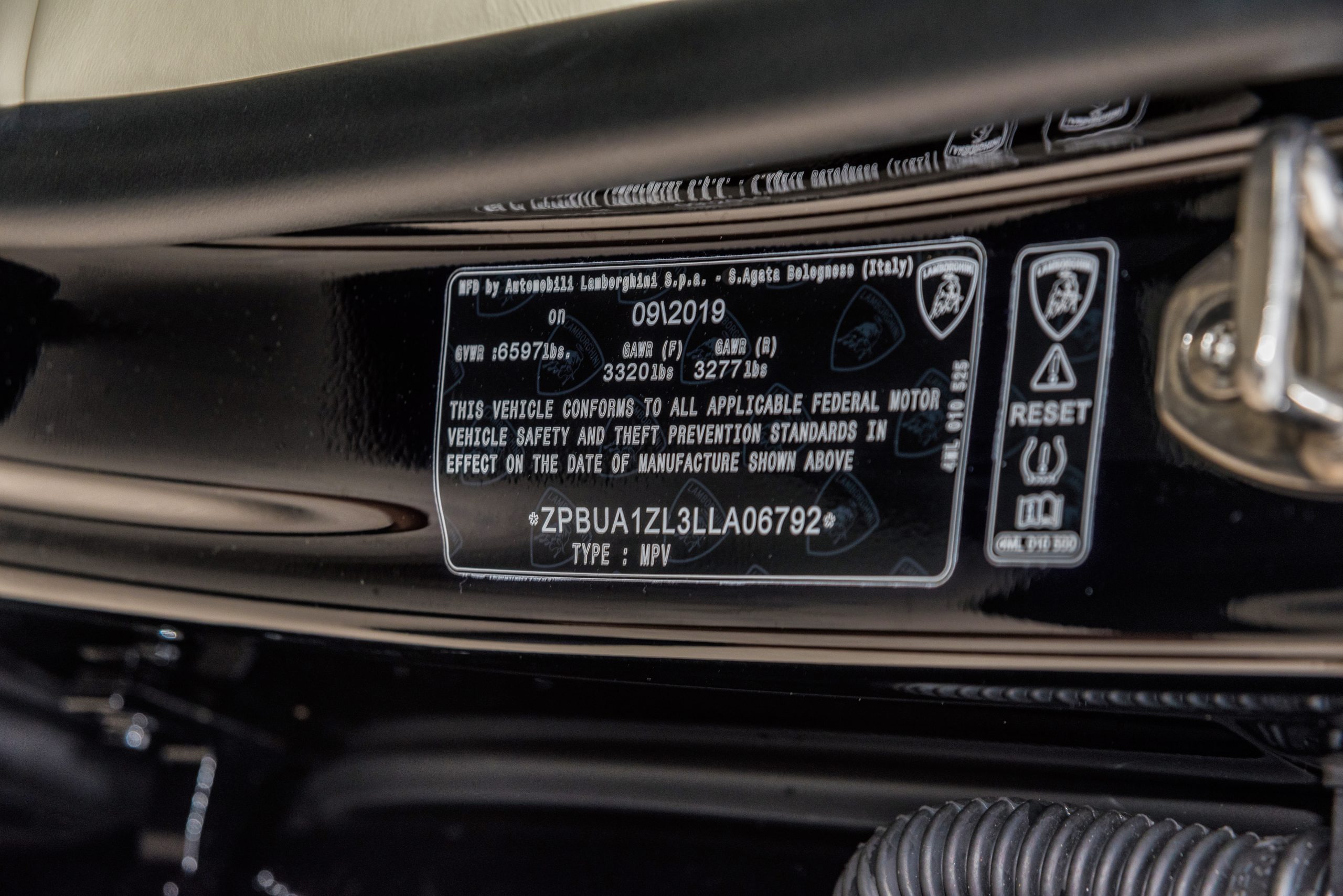 2019-LAMBORGHINI URUS-BLACKCRÈME (36)