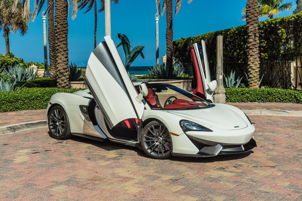2019-MCLAREN 570S-CONVERTIBLE-WHITERED (1)