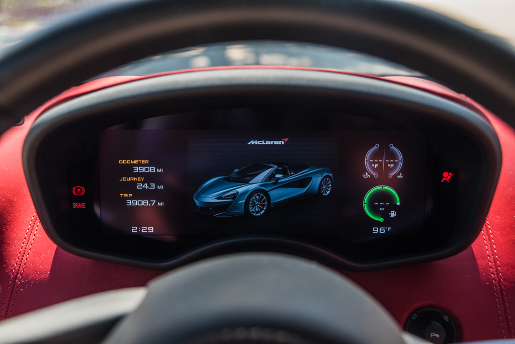 2019-MCLAREN 570S-CONVERTIBLE-WHITERED (16)