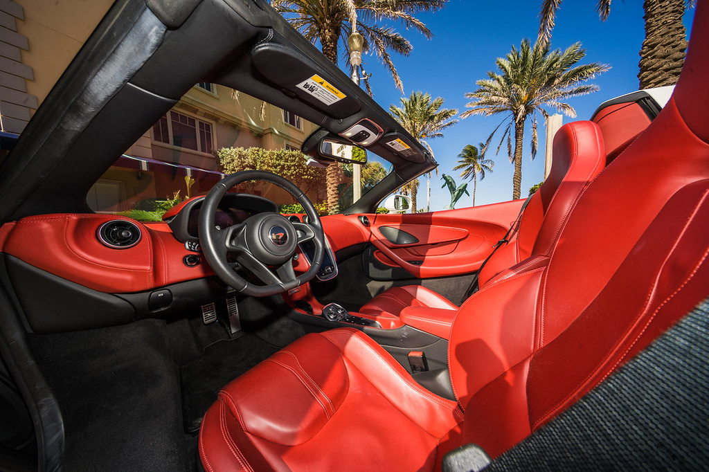 2019-MCLAREN 570S-CONVERTIBLE-WHITERED (19)