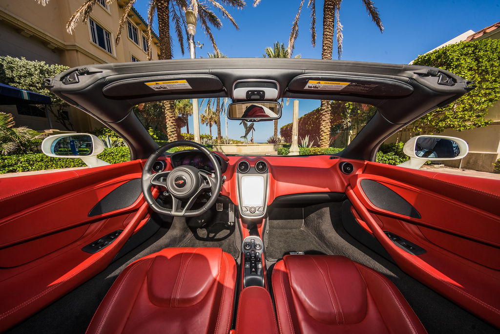 2019-MCLAREN 570S-CONVERTIBLE-WHITERED (21)