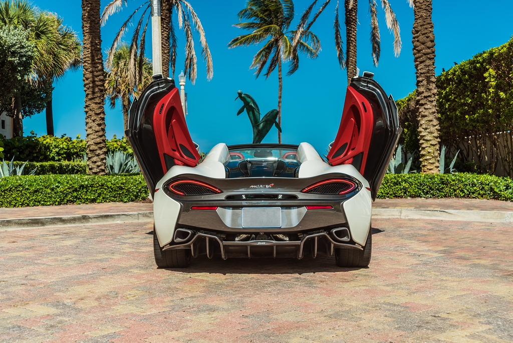 2019-MCLAREN 570S-CONVERTIBLE-WHITERED (26)