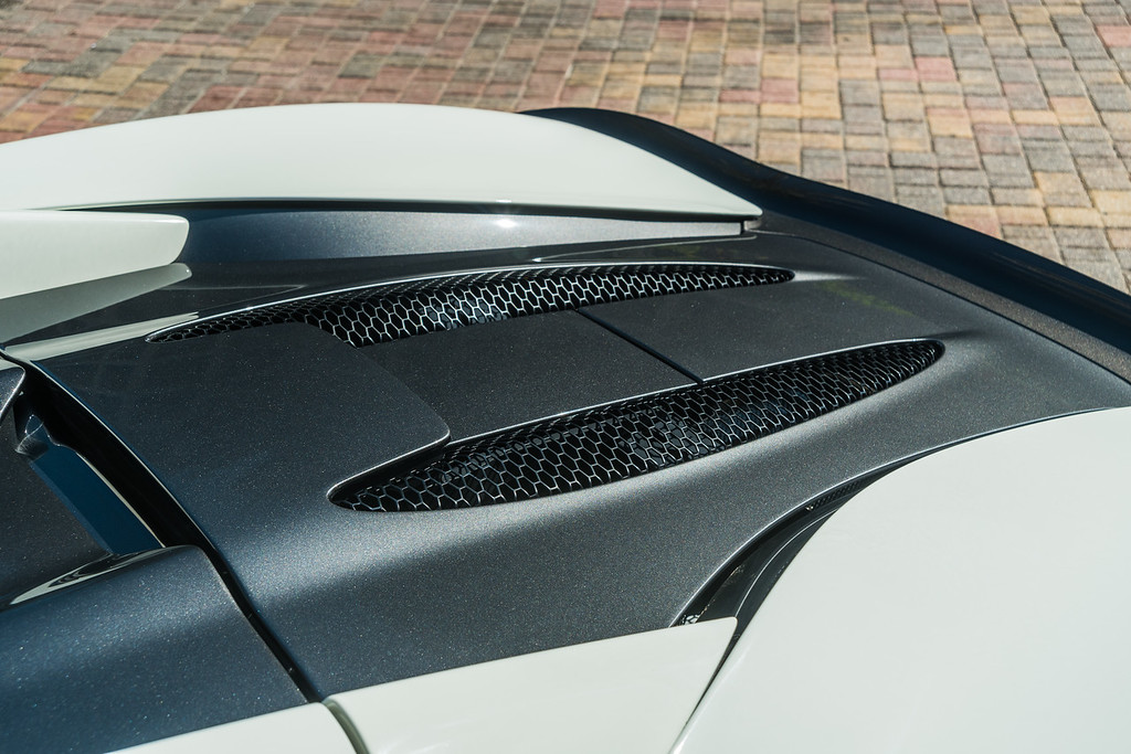 2019-MCLAREN 570S-CONVERTIBLE-WHITERED (27)
