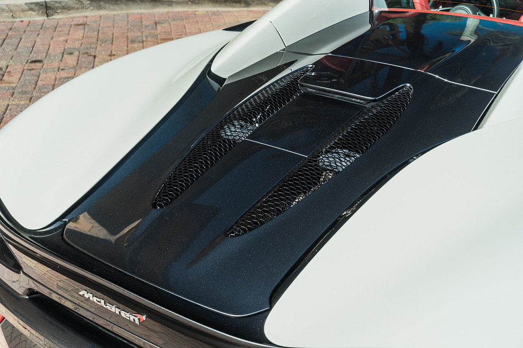 2019-MCLAREN 570S-CONVERTIBLE-WHITERED (28)