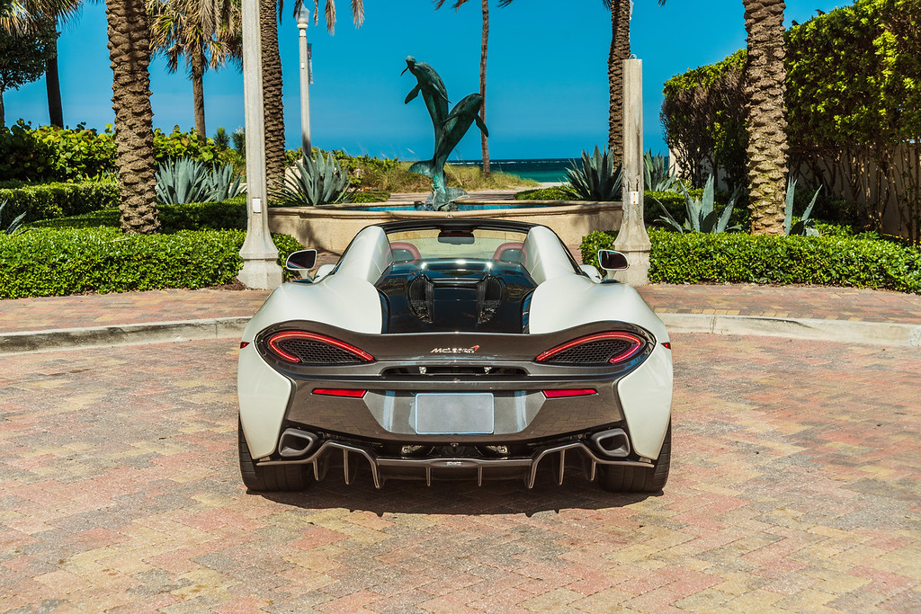 2019-MCLAREN 570S-CONVERTIBLE-WHITERED (29)