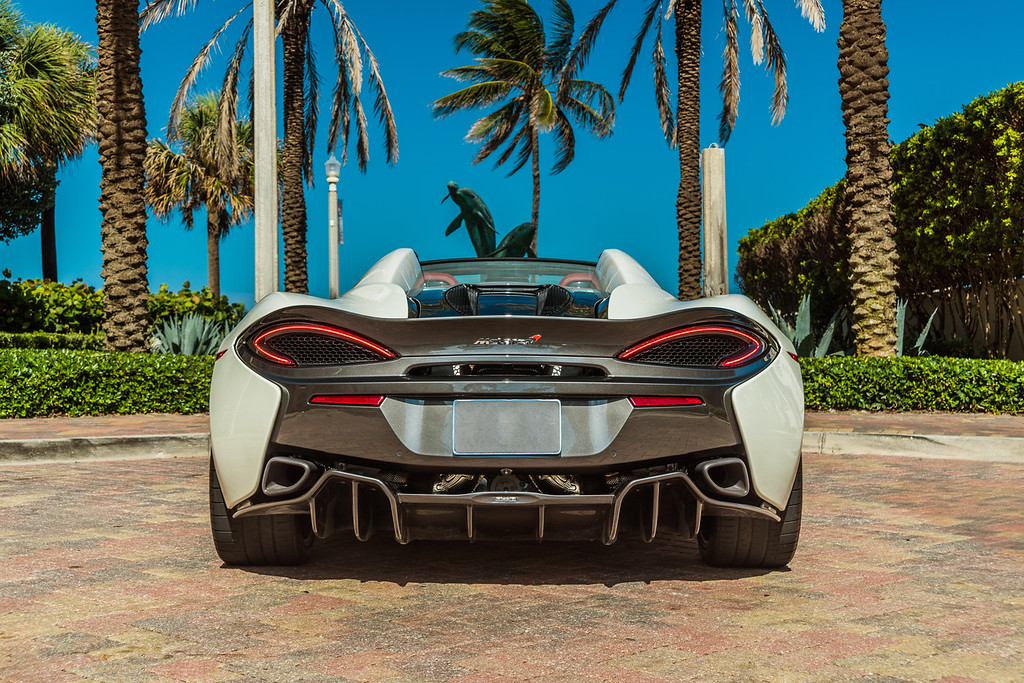 2019-MCLAREN 570S-CONVERTIBLE-WHITERED (30)