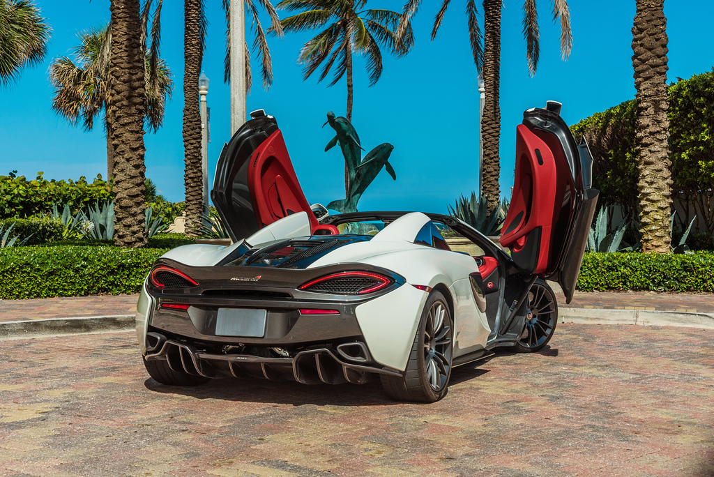 2019-MCLAREN 570S-CONVERTIBLE-WHITERED (33)