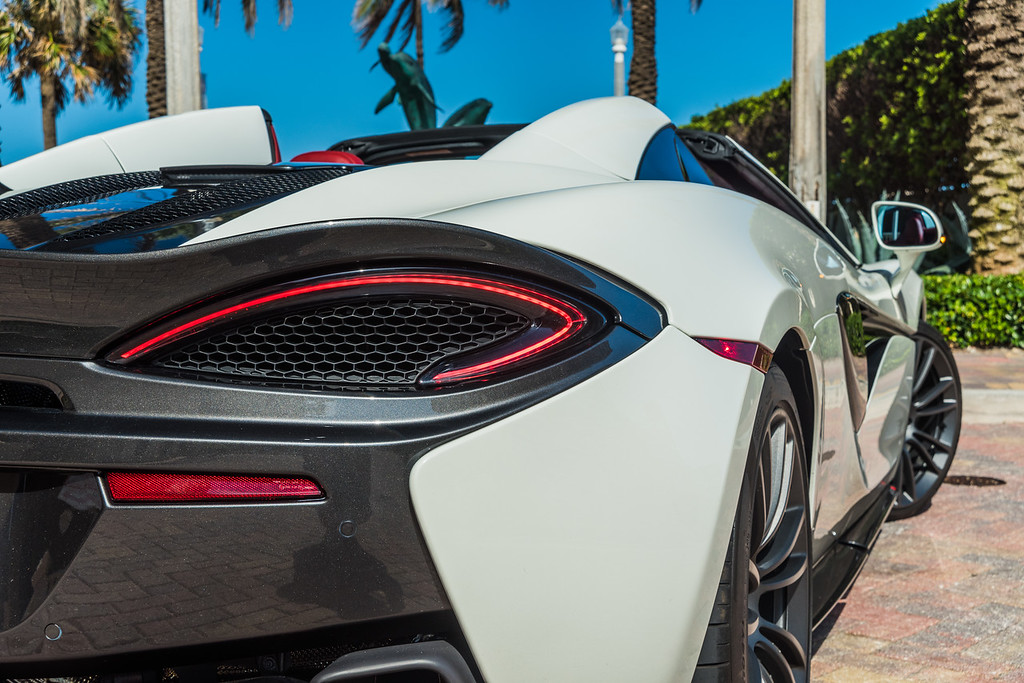 2019-MCLAREN 570S-CONVERTIBLE-WHITERED (34)