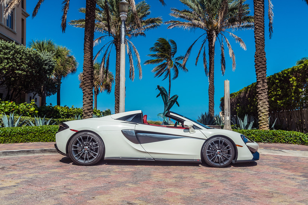 2019-MCLAREN 570S-CONVERTIBLE-WHITERED (37)