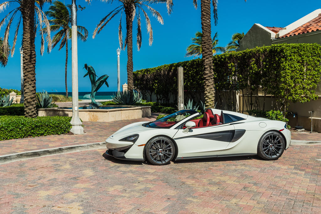 2019-MCLAREN 570S-CONVERTIBLE-WHITERED (8)