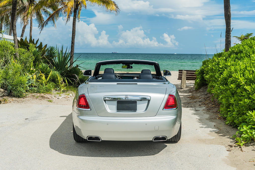 2019-ROLLS-ROYCE-DAWN-CONVERTIBLE-SILVERNAVYBLUE (13)