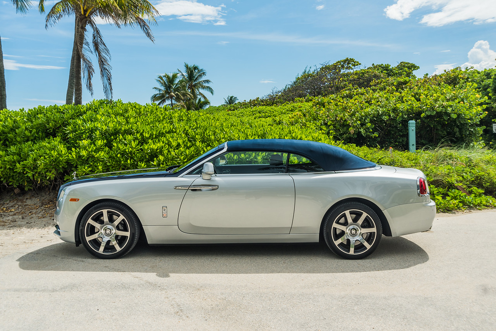 2019-ROLLS-ROYCE-DAWN-CONVERTIBLE-SILVERNAVYBLUE (14)
