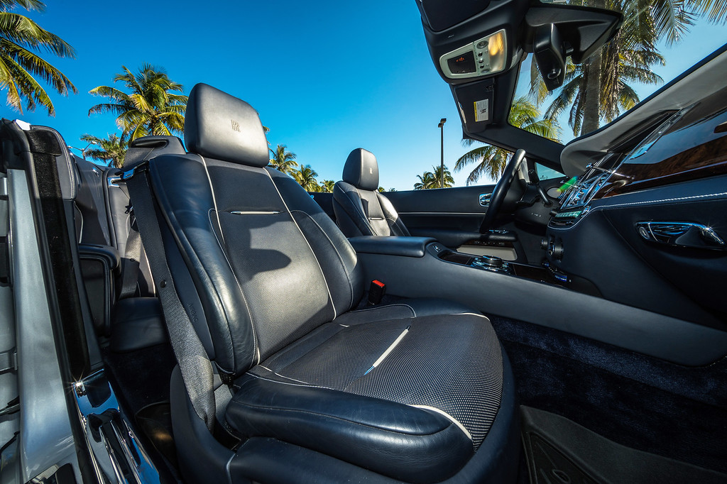 2019-ROLLS-ROYCE-DAWN-CONVERTIBLE-SILVERNAVYBLUE (3)