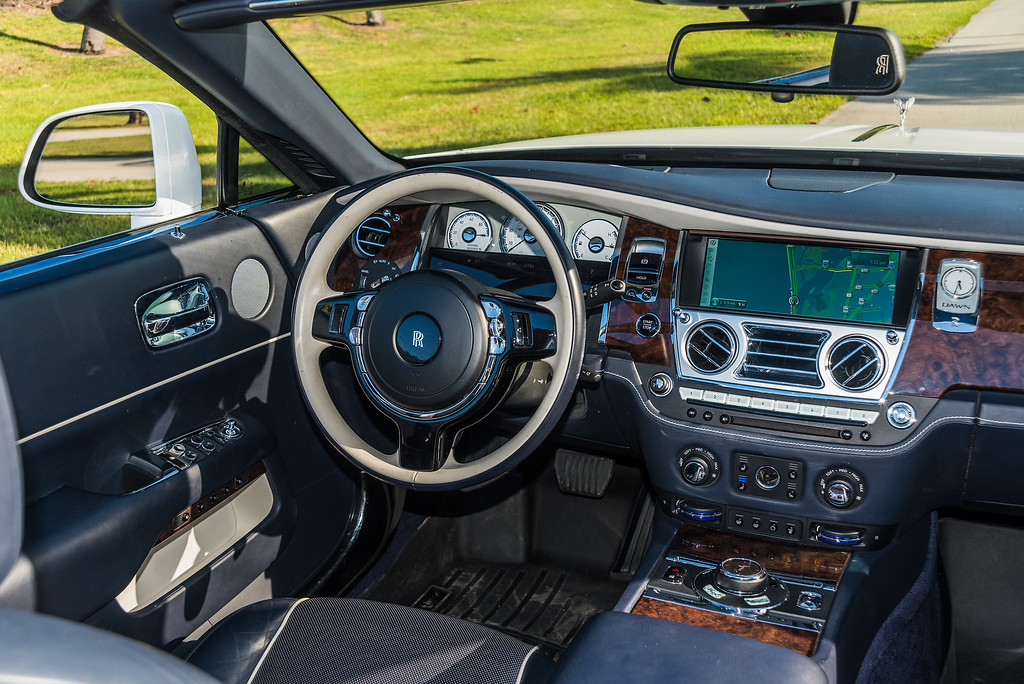 2019-ROLLS-ROYCE-DAWN-CONVERTIBLE-SILVERNAVYBLUE (6)