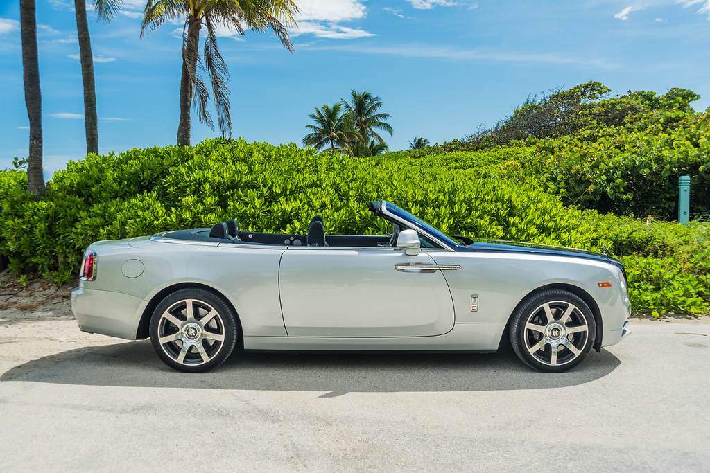 2019-ROLLS-ROYCE-DAWN-CONVERTIBLE-SILVERNAVYBLUE (7)
