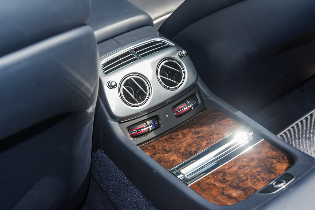 2019-ROLLS-ROYCE-DAWN-CONVERTIBLE-SILVERNAVYBLUE (9)