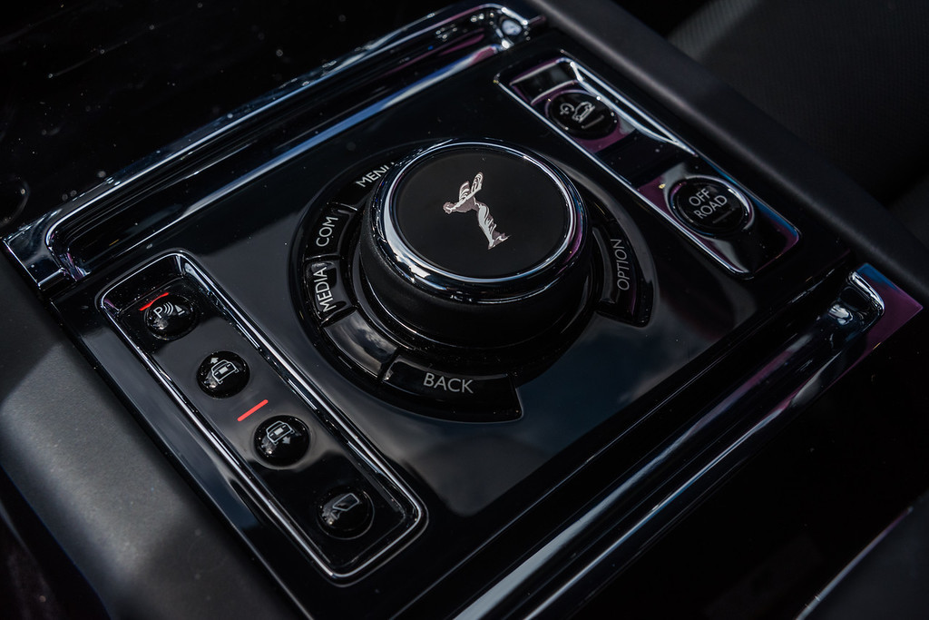 2020-ROLLS-ROYCE-CULLINAN-BLACKBLUE (15)