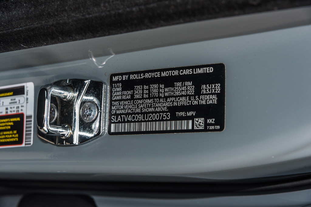 2020-ROLLS-ROYCE-CULLINAN-BLACKBLUE (20)