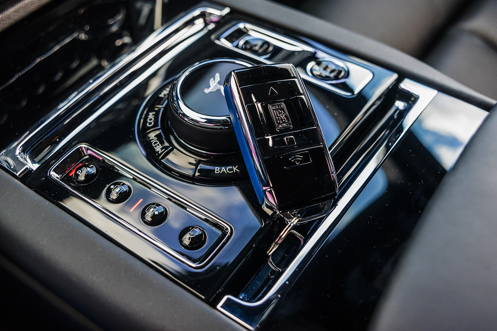 2020-ROLLS-ROYCE-CULLINAN-BLACKBLUE (39)