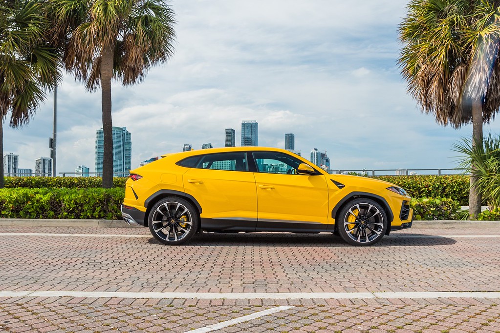 2022-LAMBORGHINI URUSYELLOWBLACK (10)