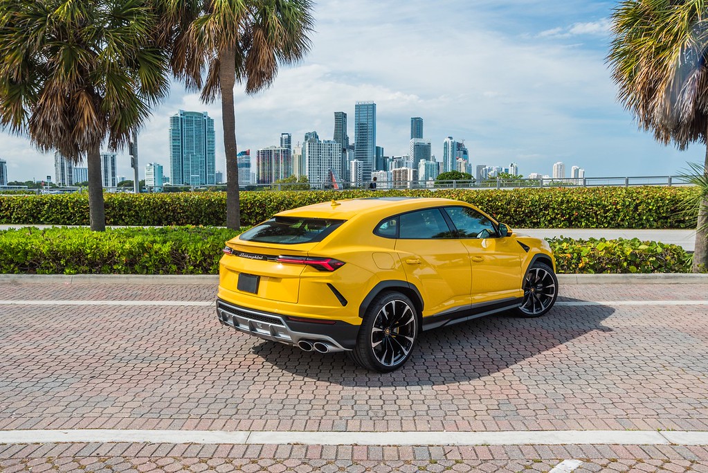 2022-LAMBORGHINI URUSYELLOWBLACK (12)