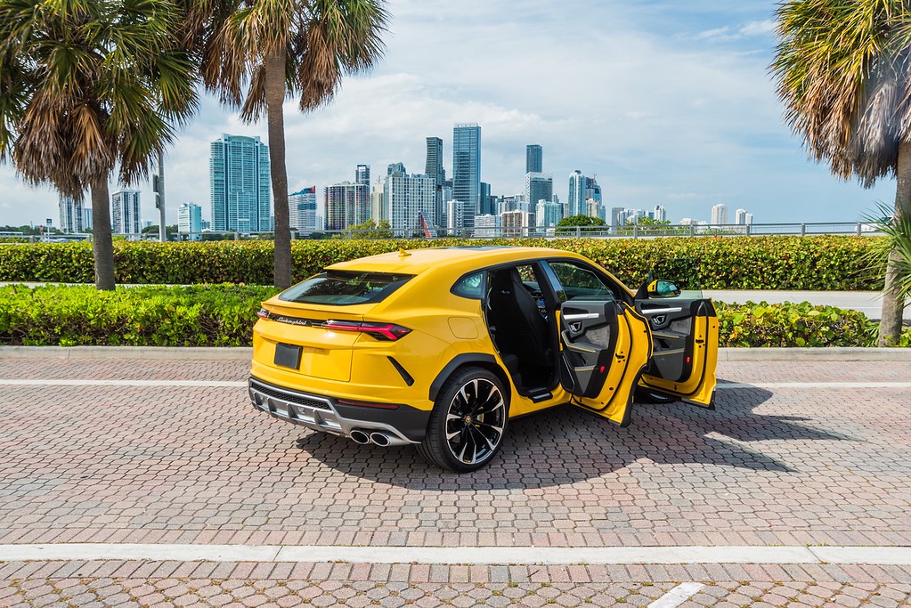 2022-LAMBORGHINI URUSYELLOWBLACK (13)