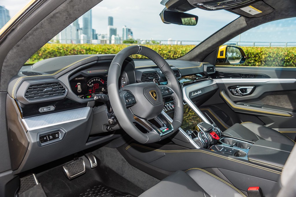 2022-LAMBORGHINI URUSYELLOWBLACK (15)